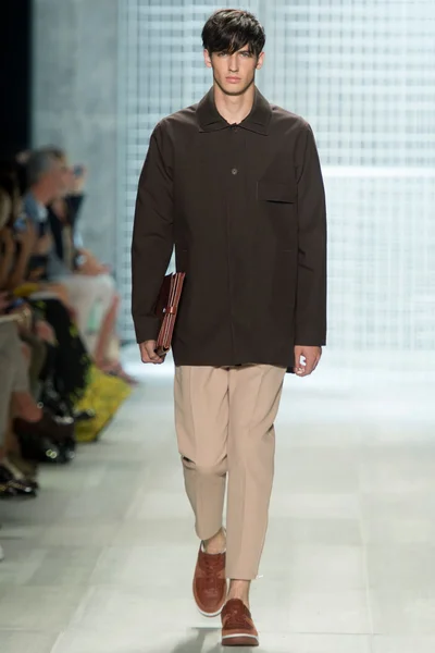 Look 12